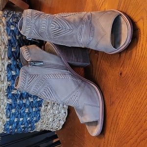 Vince Camuto Karinta open toe bootie size 9